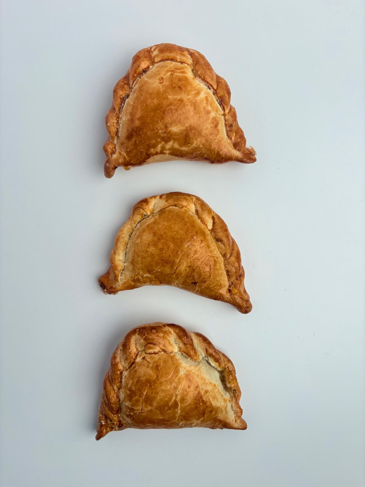 Mini Empanada de Piña / Mini Pineapple Empanada (Set of 3)